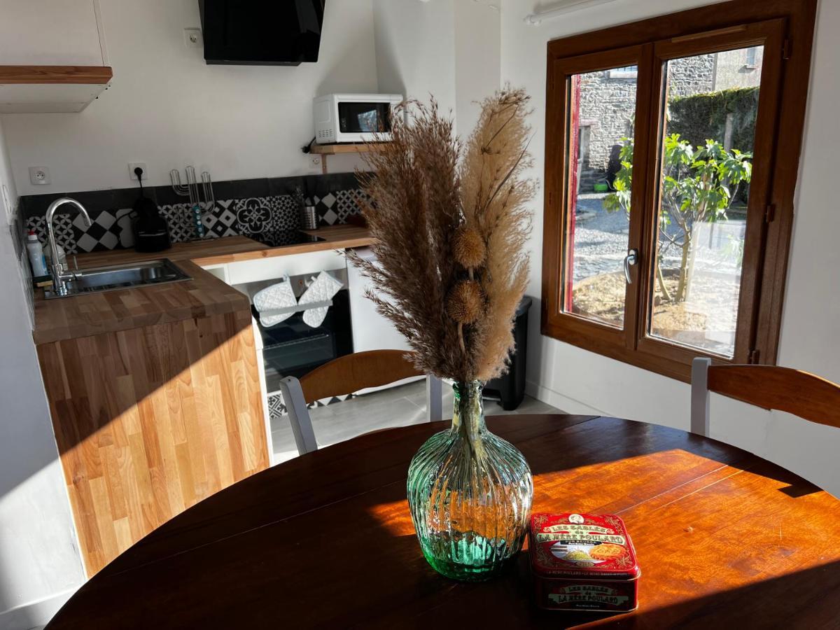 Domaine De La Ville Cherel, Maison A Colombage Pontorson Eksteriør bilde
