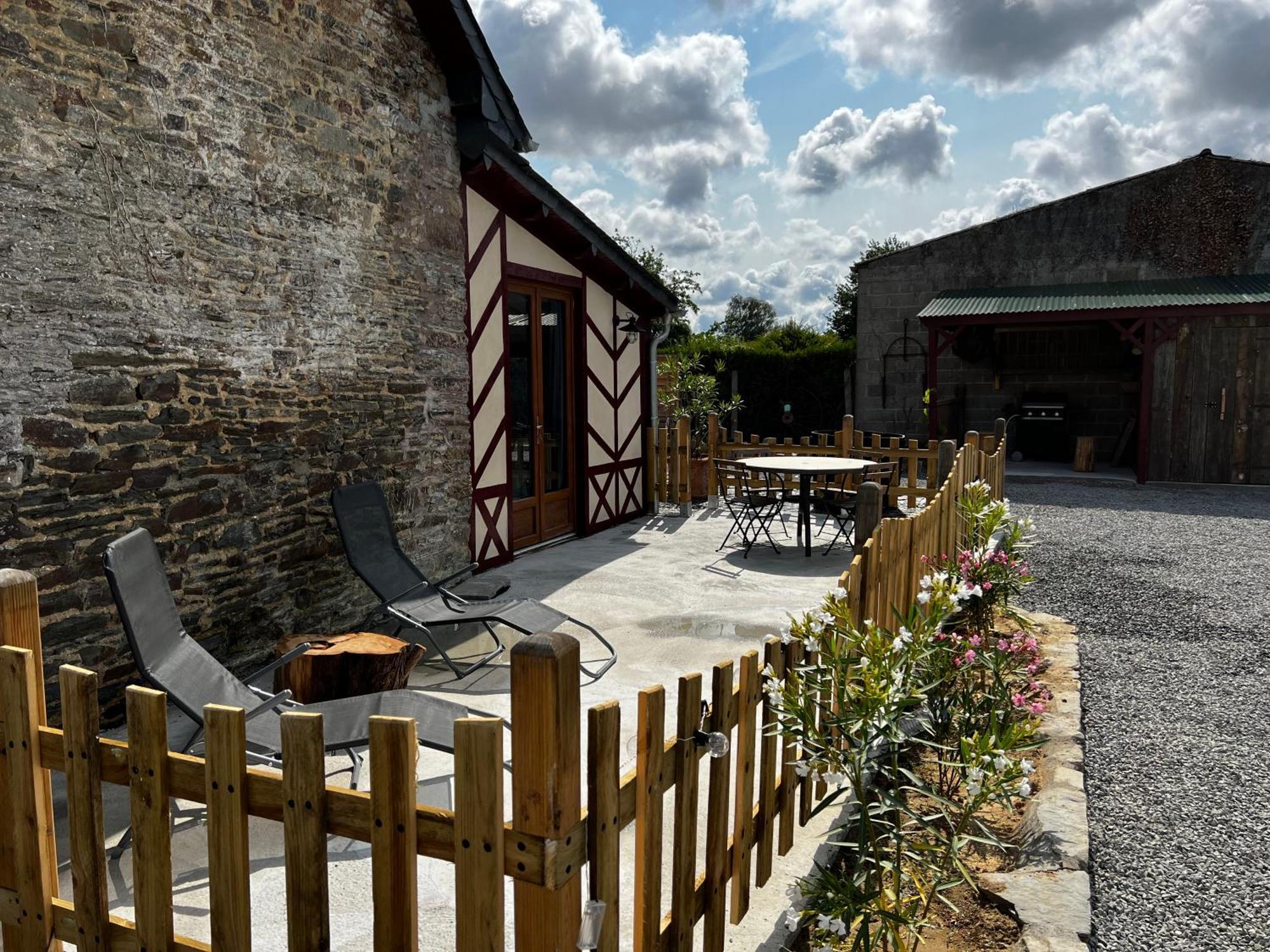 Domaine De La Ville Cherel, Maison A Colombage Pontorson Eksteriør bilde