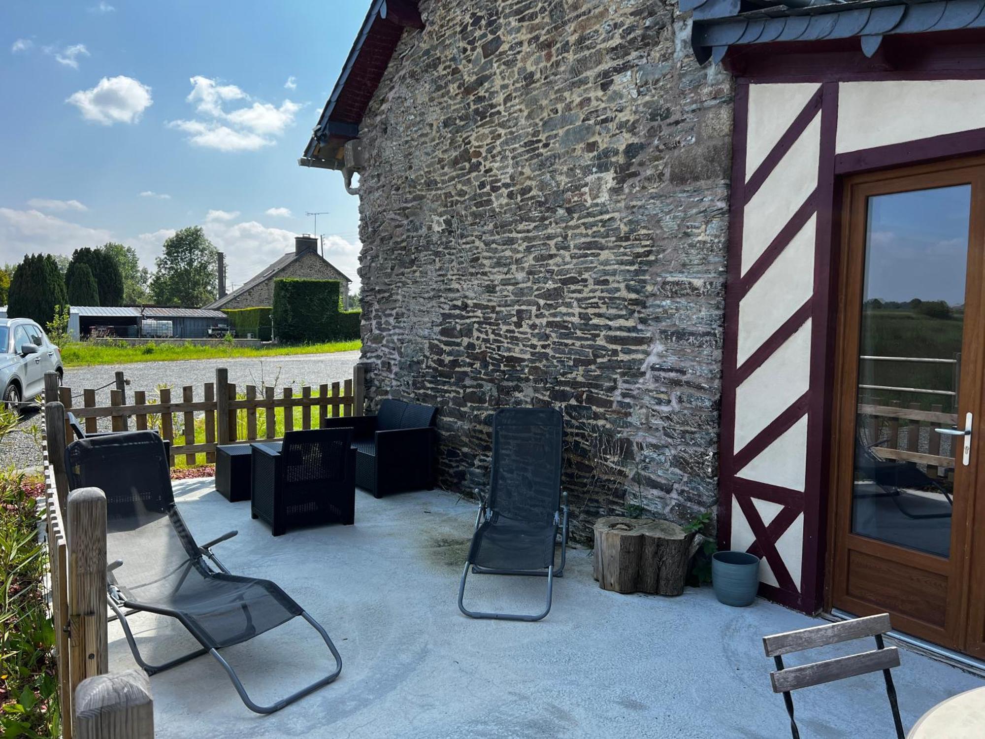 Domaine De La Ville Cherel, Maison A Colombage Pontorson Eksteriør bilde